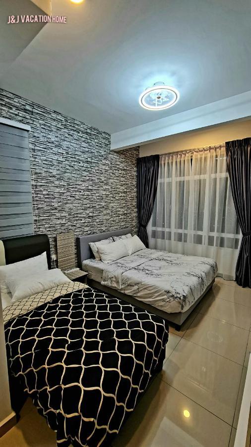 J&J Vacation Home@Novo8 Residence Kampong Tambak Exteriör bild