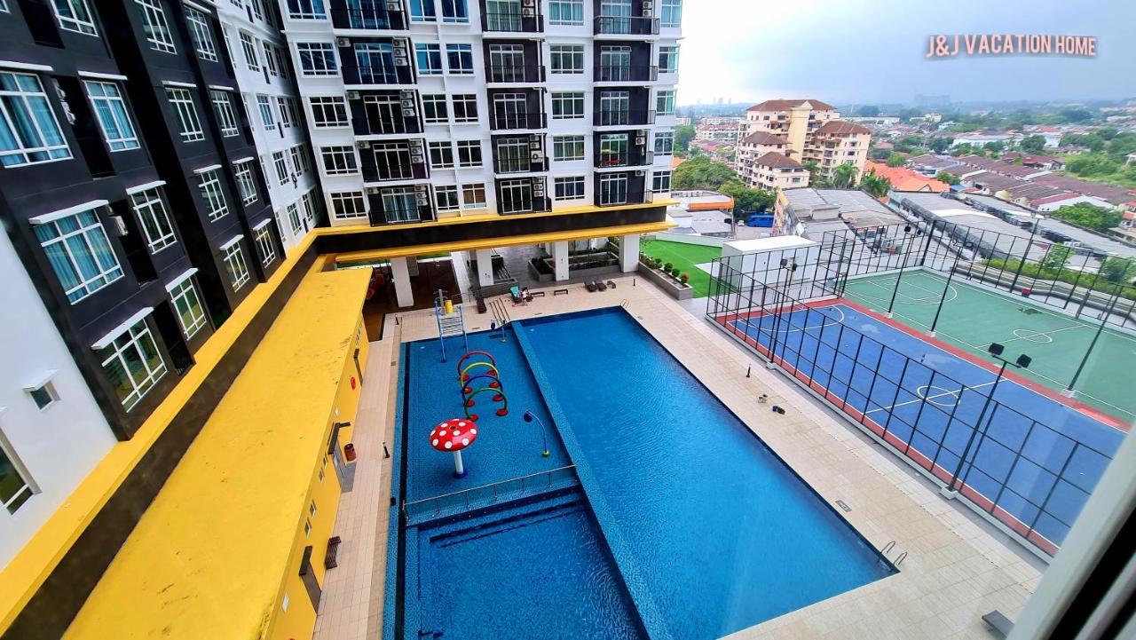 J&J Vacation Home@Novo8 Residence Kampong Tambak Exteriör bild