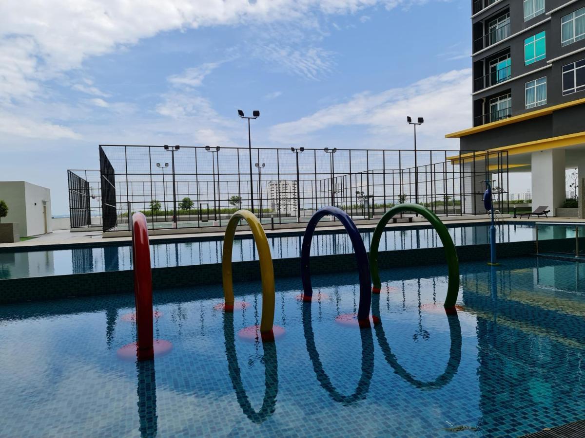J&J Vacation Home@Novo8 Residence Kampong Tambak Exteriör bild