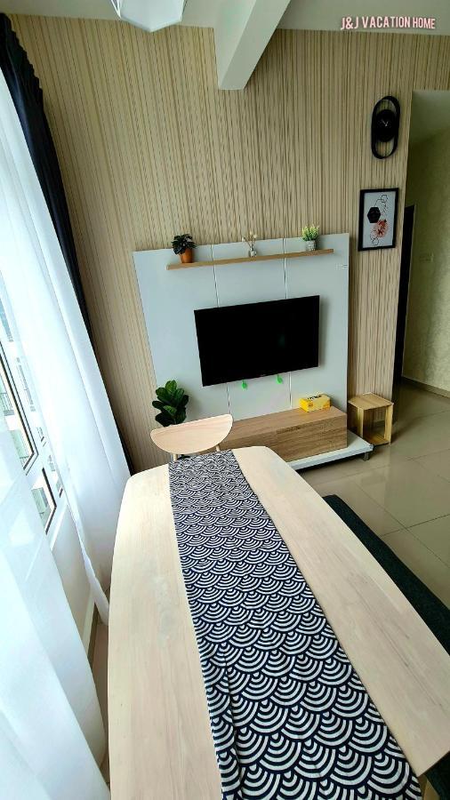 J&J Vacation Home@Novo8 Residence Kampong Tambak Exteriör bild