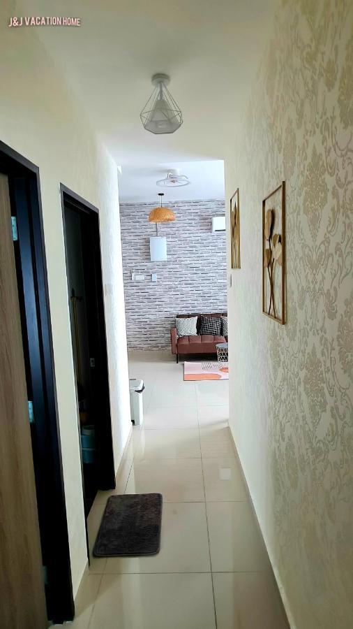 J&J Vacation Home@Novo8 Residence Kampong Tambak Exteriör bild