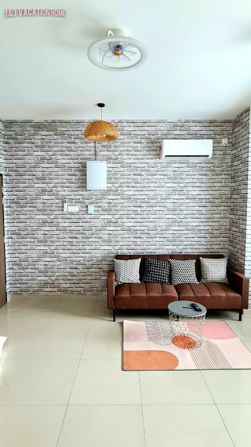 J&J Vacation Home@Novo8 Residence Kampong Tambak Exteriör bild