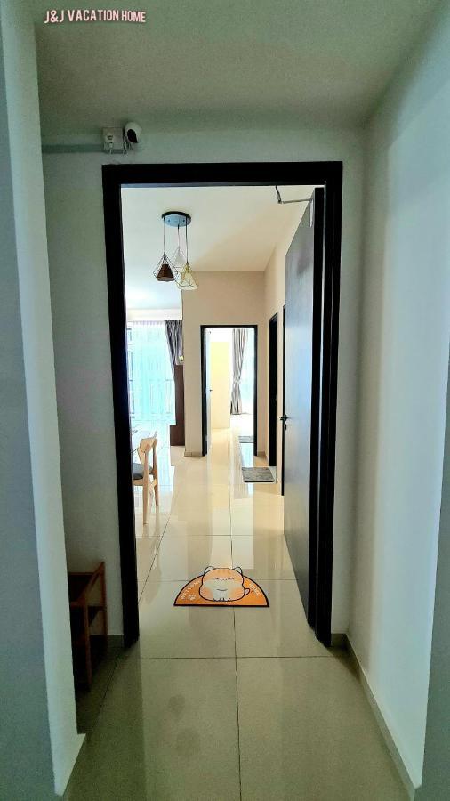 J&J Vacation Home@Novo8 Residence Kampong Tambak Exteriör bild