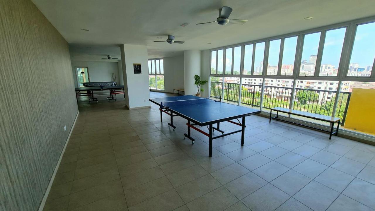J&J Vacation Home@Novo8 Residence Kampong Tambak Exteriör bild