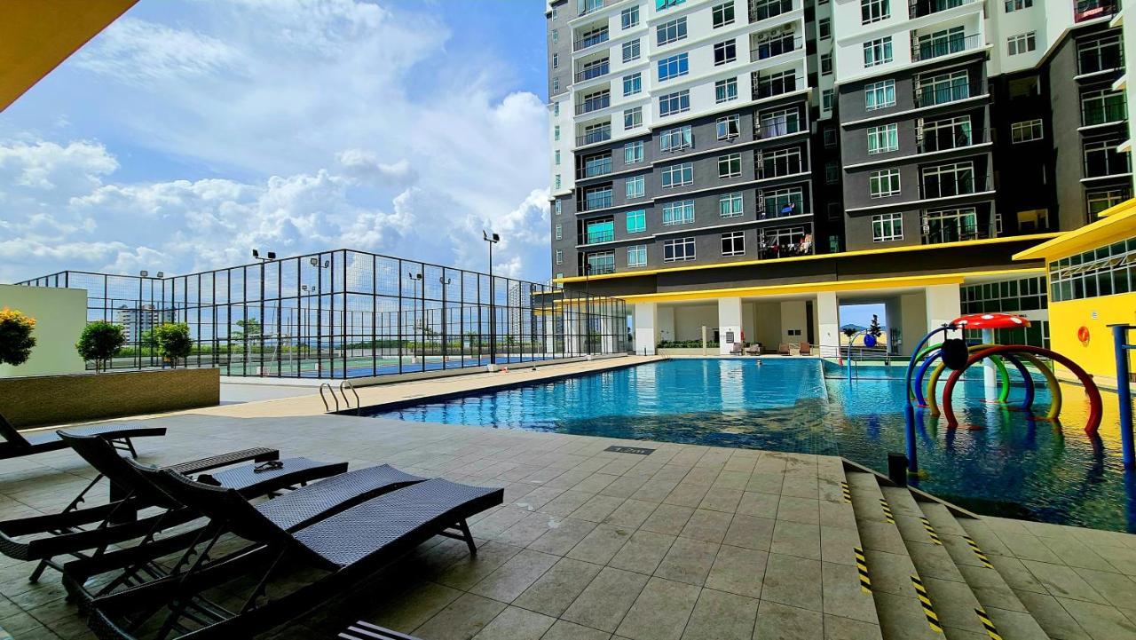 J&J Vacation Home@Novo8 Residence Kampong Tambak Exteriör bild